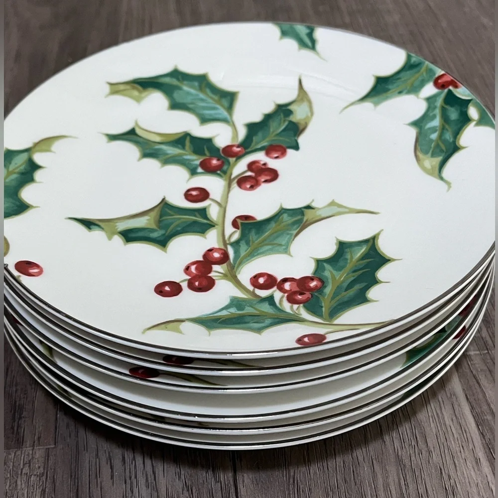 Restoration Hardware Set of 6 Lunch Plates EUC Christmas Holly Berry Desserts